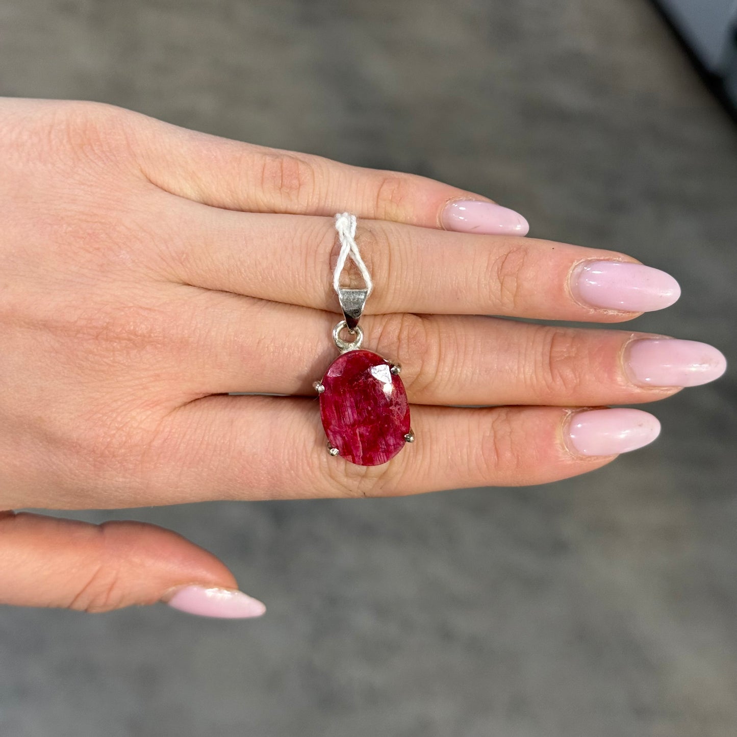 Ciondolo in Argento 925 e Radice di Rubino